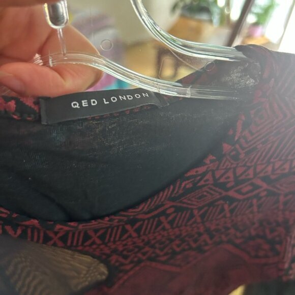 QED London Maroon and Black Geometric Short Sleeve Bodycon Dress Large - Picture 2 of 16